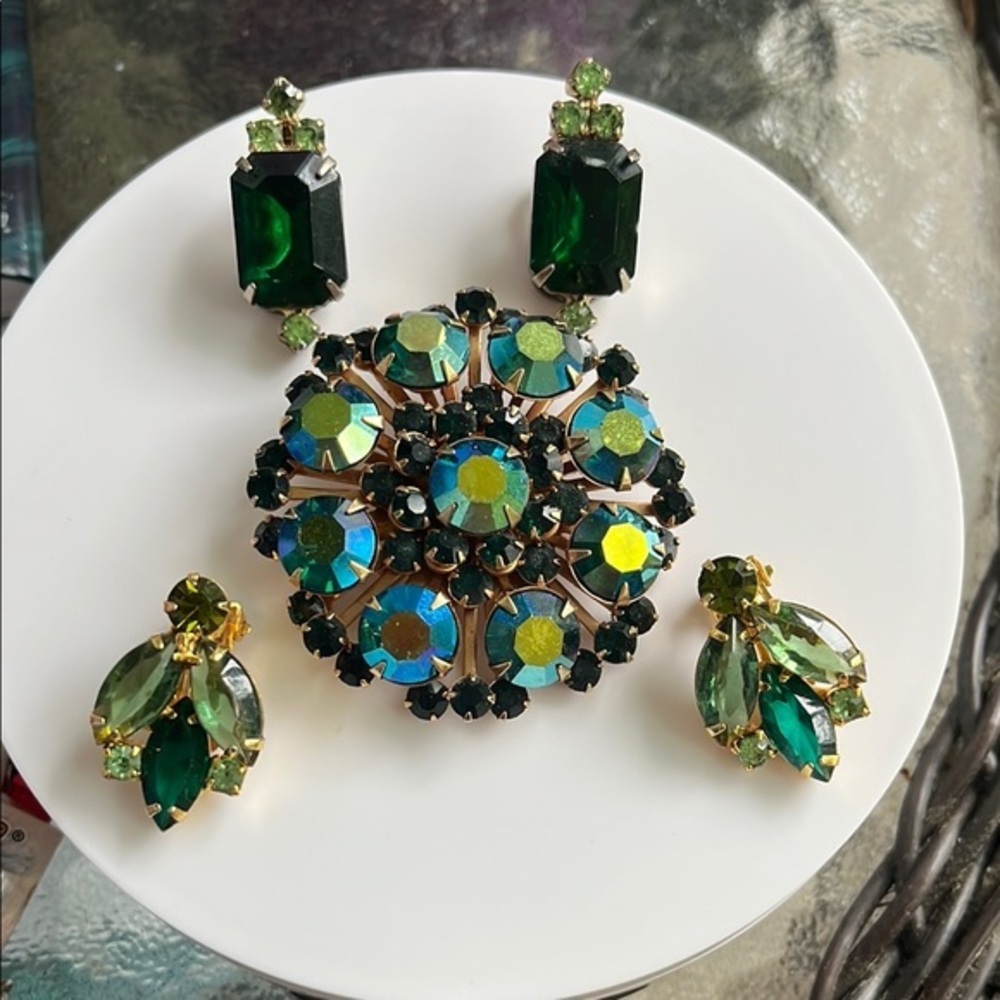 Elegant Green and Gold Jewelry Set